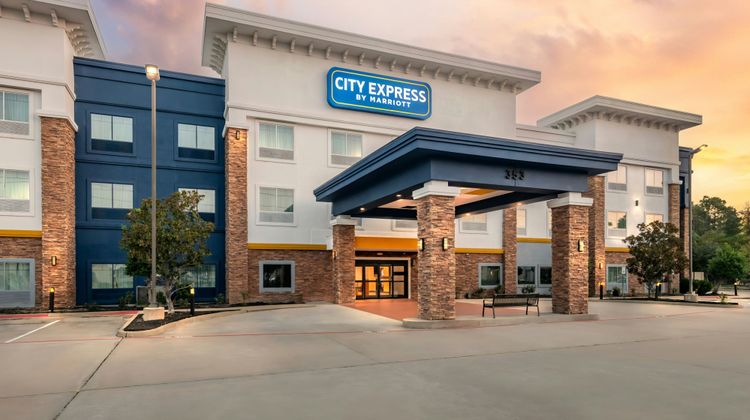 City Express by Marriott Spring Exterior