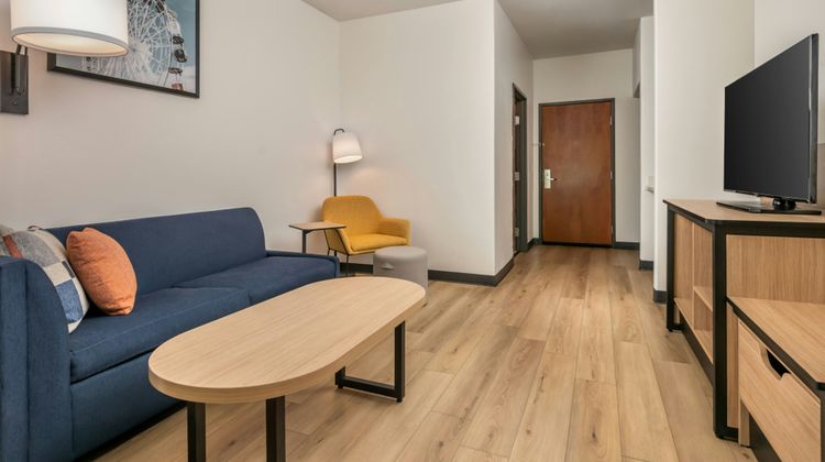 City Express by Marriott Spring Suite
