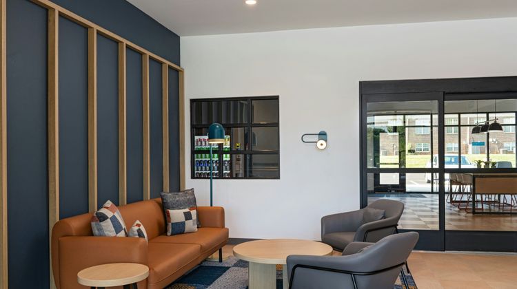 StudioRes by Marriott Louisville East Lobby