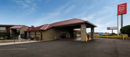 Red Roof Inn Dothan Exterior