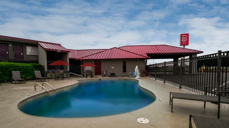 Red Roof Inn Dothan Pool