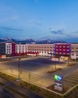 Holiday Inn Express & Suites Anchorage