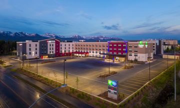 Holiday Inn Express & Suites Anchorage