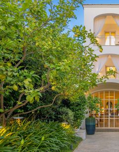 Pazziella Garden & Suites