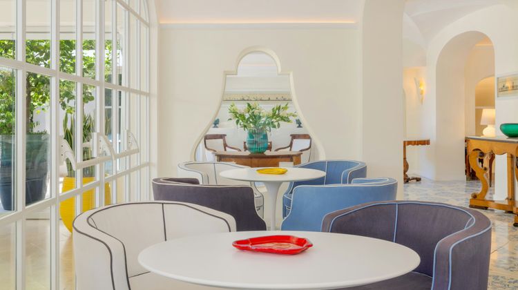 Pazziella Garden & Suites Lobby