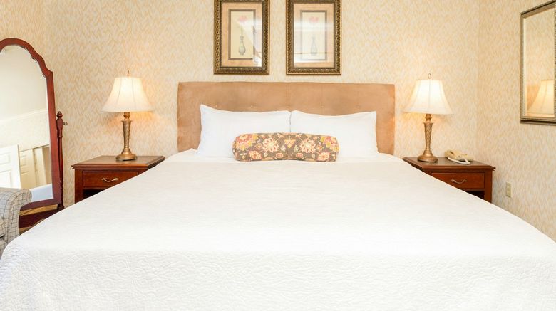 <b>Fairhaven Village Inn Suite</b>. Images powered by <a href="https://www.leonardoworldwide.com/" title="Leonardo Worldwide" target="_blank">Leonardo</a>.