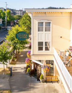 Fairhaven Village Inn