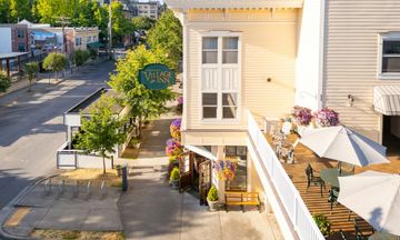 Fairhaven Village Inn