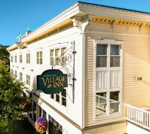 Fairhaven Village Inn Exterior