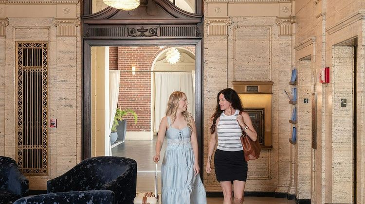 Magnolia Omaha Lobby