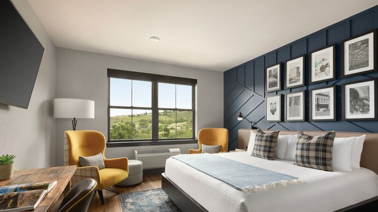 Eddy Taproom & Hotel Room