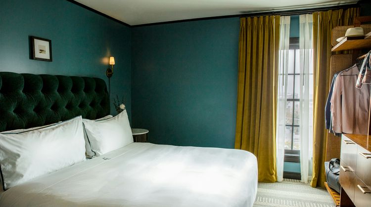 Emeline Hotel Suite