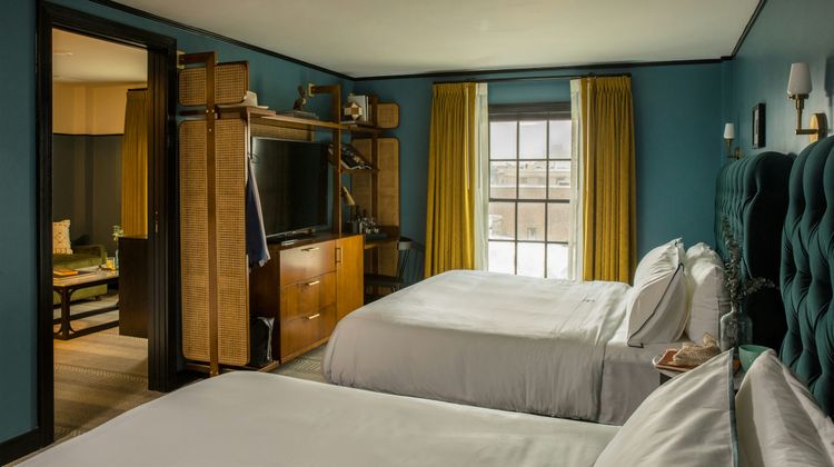 Emeline Hotel Suite