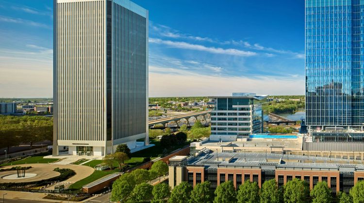 Delta Hotels Richmond Downtown Exterior