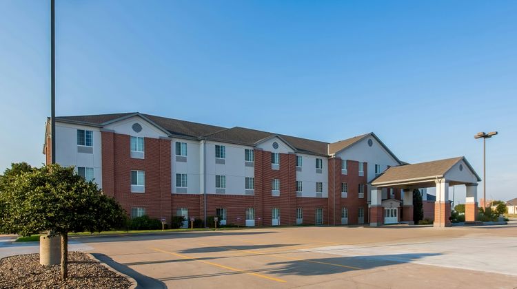 Spark by Hilton Grand Island Exterior