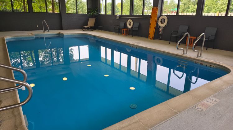 Holiday Inn Express Southpoint Pool