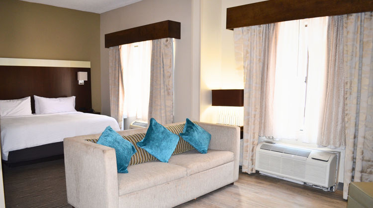 Holiday Inn El Paso Airport Suite