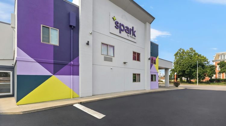 Spark by Hilton Evansville Downtown Exterior