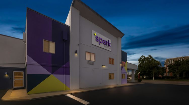 Spark by Hilton Evansville Downtown Exterior