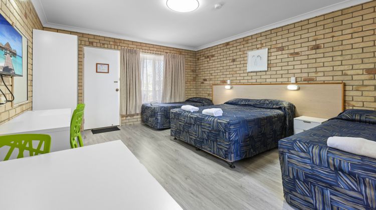 City Motor Inn Room