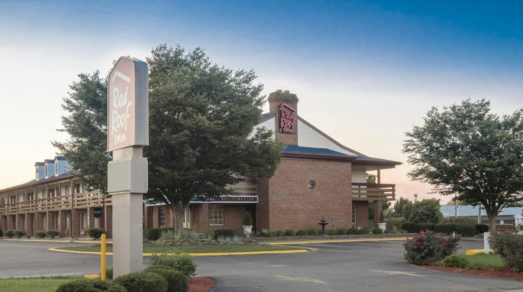Red Roof Inn Uhrichsville Exterior