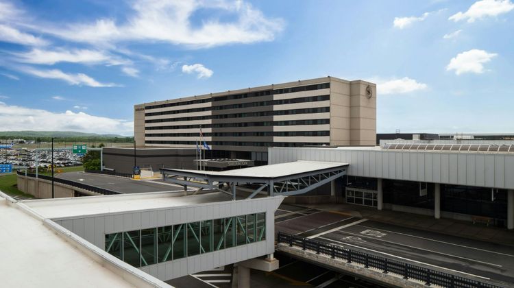 Sheraton Hartford Hotel at Bradley Arpt Exterior