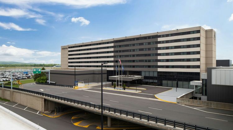 Sheraton Hartford Hotel at Bradley Arpt Exterior