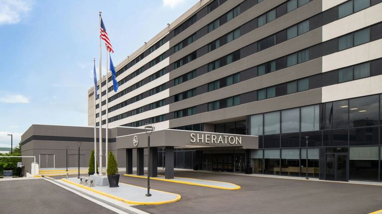 Sheraton Hartford Hotel at Bradley Arpt Exterior