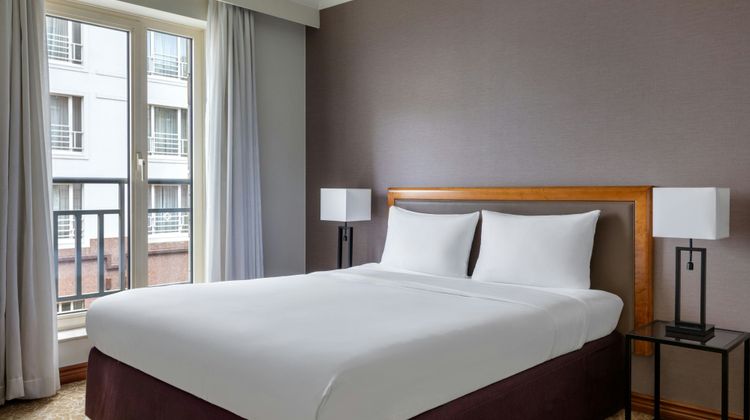 Marriott Exec Apts European Quarters Room
