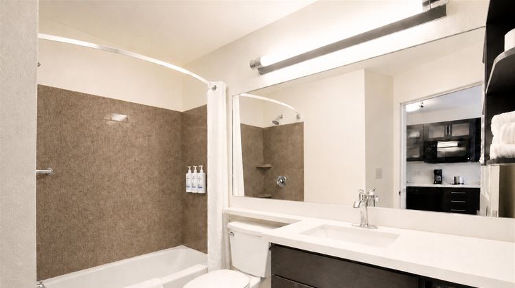 Candlewood Suites Pearl Room