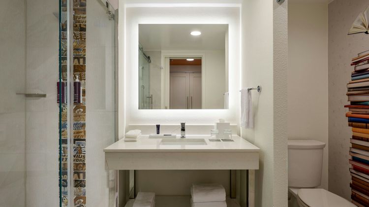 Renaissance Concourse Hotel Atlanta Room