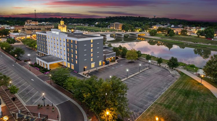 Courtyard by Marriott Hamilton Exterior