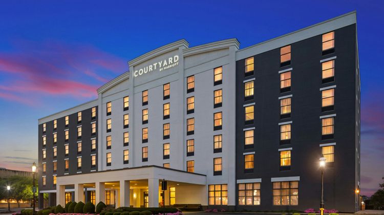Courtyard by Marriott Hamilton Exterior