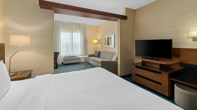 Fairfield Inn & Suites Dayton Downtown Suite
