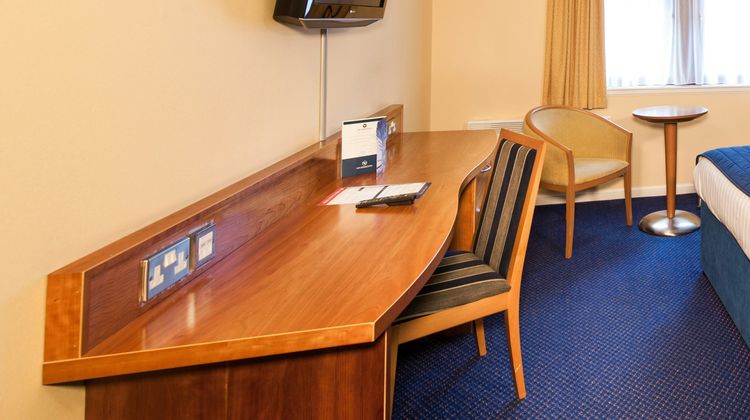 Leonardo Inn Hotel Aberdeen Airport Room