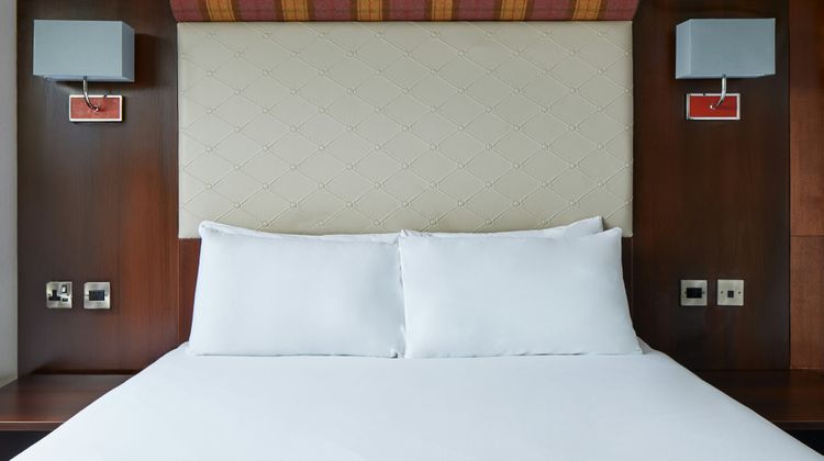 Leonardo Inn Glasgow West End Room