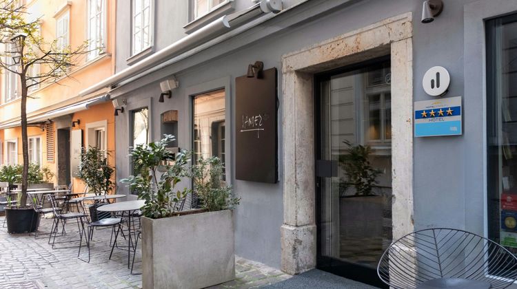 Vander Urbani Resort Exterior