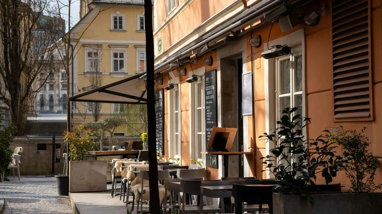 Vander Urbani Resort Restaurant