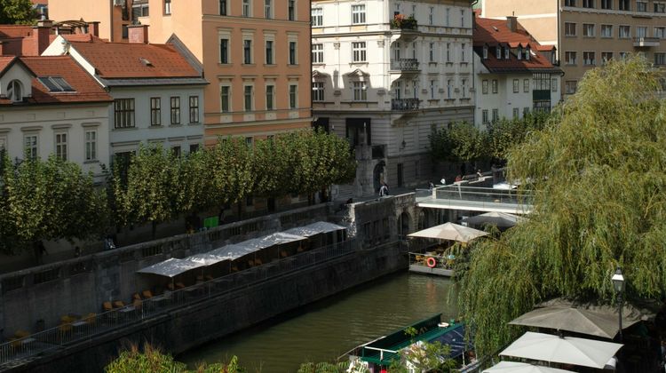Vander Urbani Resort Exterior