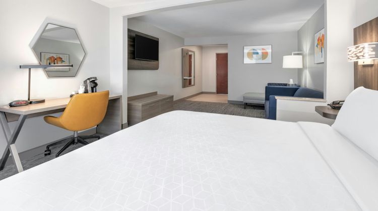 Holiday Inn Express Suite