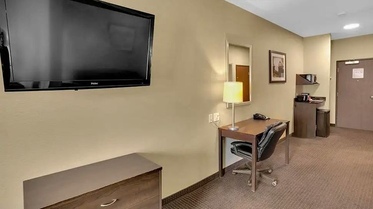Duvernay Inn & Suites Room