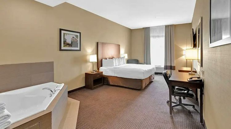 Duvernay Inn & Suites Room