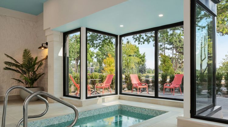 Red Roof PLUS+ Vancouver Airport Pool
