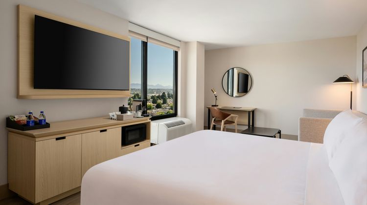 Red Roof PLUS+ Vancouver Airport Room
