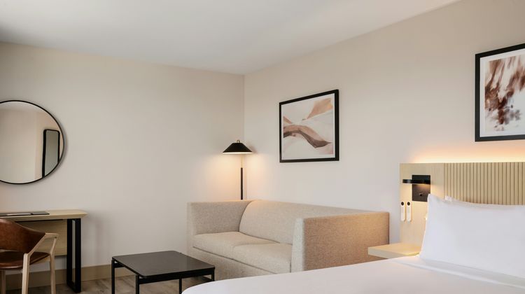 Red Roof PLUS+ Vancouver Airport Room