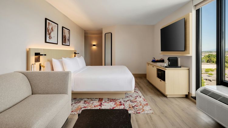 Red Roof PLUS+ Vancouver Airport Room