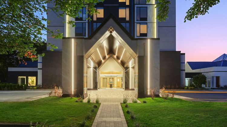 Red Roof PLUS+ Vancouver Airport Exterior