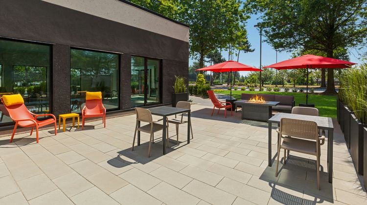 Red Roof PLUS+ Vancouver Airport Exterior