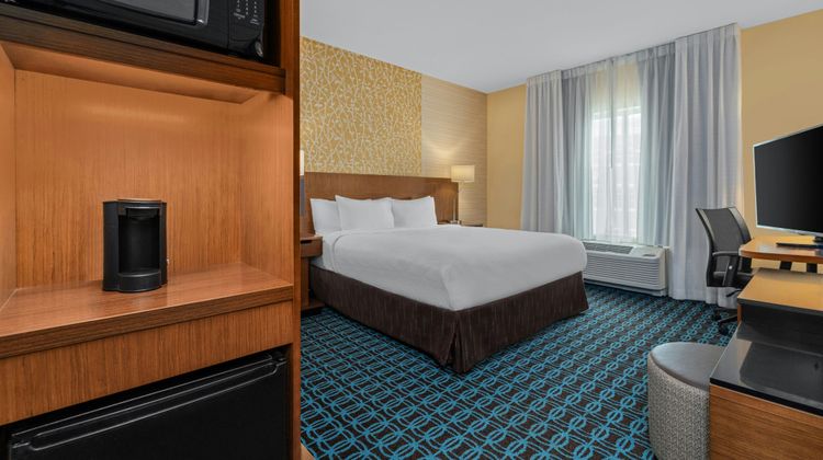 Fairfield Inn & Suites Dayton Downtown Room