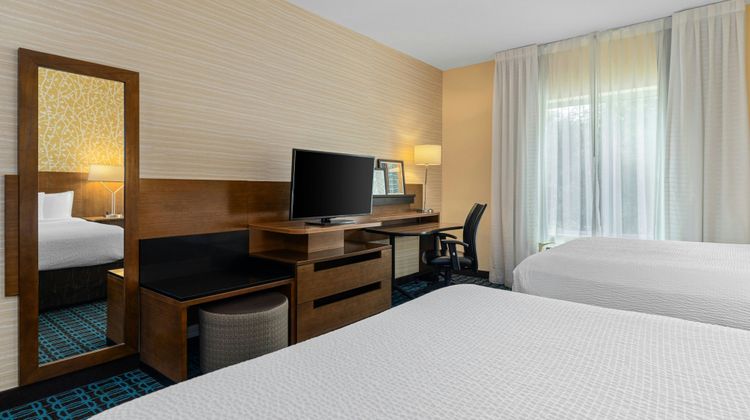 Fairfield Inn & Suites Dayton Downtown Room
